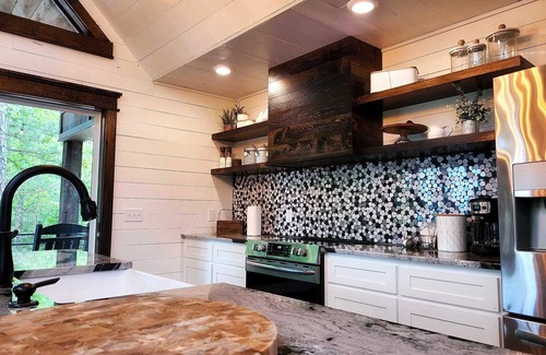 Mena Cabin | Lakeside Cabin HotTub | Kayak/Fish | AtvTrls