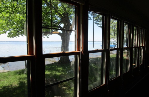 Spicer House | Lakeside Cabin on Beautiful Green Lake