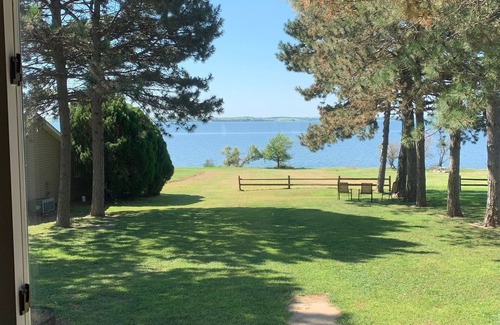 Republican City Cabin | Lakeside Cabin On Harlan County Reservoir. Great view, lake access