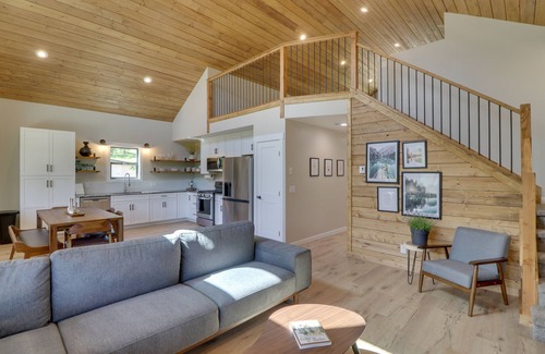 Lakeside Cabin | Lakeside Cabin w/Hot Tub: 3 Mi to Flathead Lake!