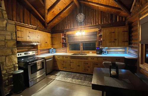 Conneaut Cabin | Lakeside Cabin with sunset view & fireplace