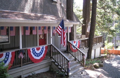 Nevada City Ski Chalet | 'Lakeside, Camp-Run-A-Muck', 4 Bdrm, 2 Bath - Can Sleep 8. Check our reviews