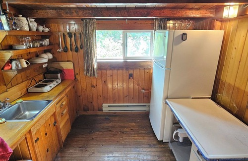 Kaslo Cabin | Lakeside Cedar Cabin at Paradise Hills