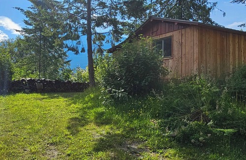 Kaslo Cabin | Lakeside Cedar Cabin at Paradise Hills
