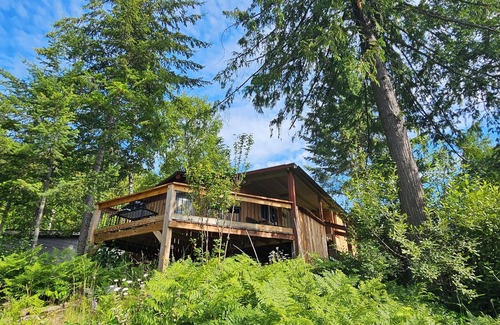 Kaslo Cabin | Lakeside Cedar Cabin at Paradise Hills