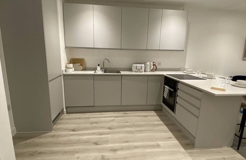 Trafford Apartment | Lakeside - Central Apartment - Free Parking - Cinema Room