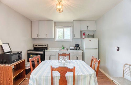 Frontenac Cabin | Lakeside Charm: Cozy 2-Bed Retreat with Forest Views