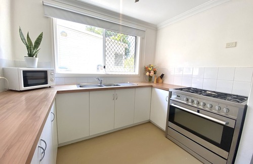 Baldivis Cottage | Lakeside Charm: Spacious 2 Bedroom Cottage On Flower Farm Surrounded By Nature