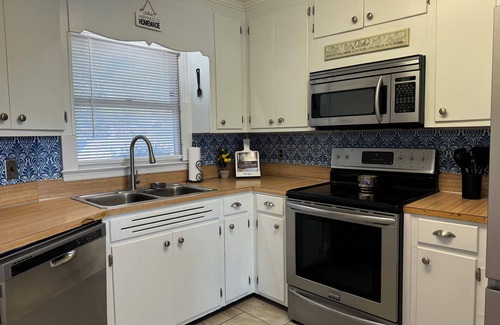 Santee House | Lakeside Charming 2-bedroom house in lovely Santee with AC, WiFi