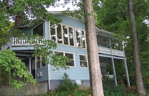 Cedar Cliff House | Lakeside Chateau Lake Chatuge Rental Covered Dock Cedar Hot Tub