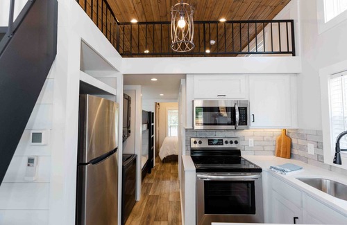 Lincoln House | Lakeside Chic: Stylish Family Tiny Home Retreat #2