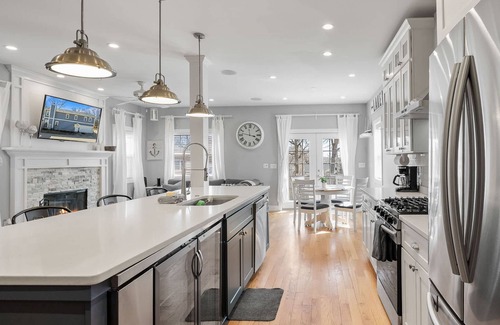 Delavan Lake House | Lakeside Comfort in Delavan Home