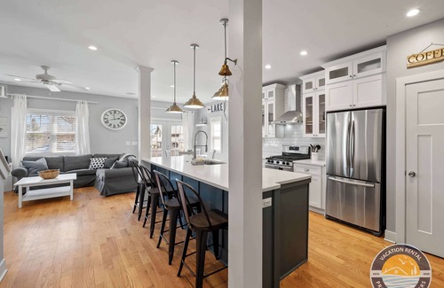 Delavan Lake House | Lakeside Comfort in Delavan Home