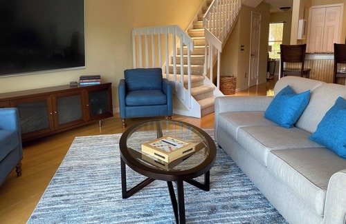 Southside House | Lakeside Condo Southside Jacksonville Easy Access to I-295 and Downtown.