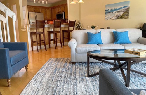 Southside House | Lakeside Condo Southside Jacksonville Easy Access to I-295 and Downtown.