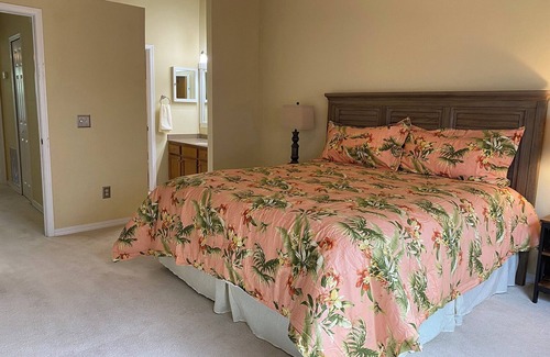 Southside House | Lakeside Condo Southside Jacksonville Easy Access to I-295 and Downtown.