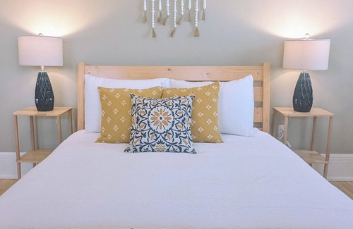 Lakeside - Lester Park Apartment | Lakeside Condo | Three Seasons Patio