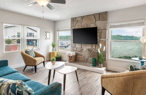 Dandridge Cottage | Lakeside Cottage (3-Bedroom) by RedAwning