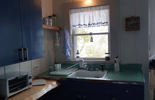 Liberty House | Lakeside cottage, beautiful views, private >> September dates now available!