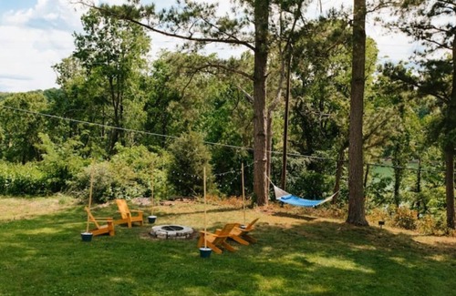 Burnside House | Lakeside Cottage- boat Parking! Walking distance to Marina!