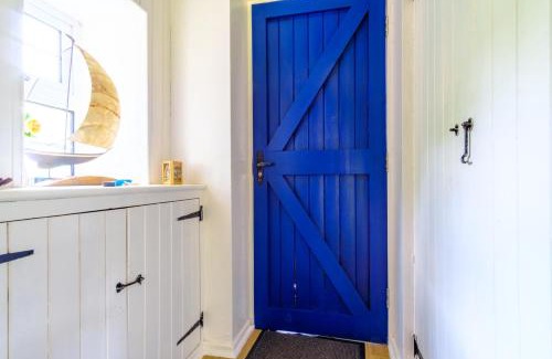 Llanpumsaint House | Lakeside Cottage