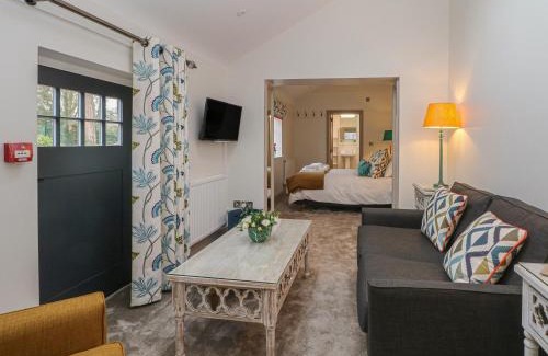 Macclesfield House | Lakeside Cottage