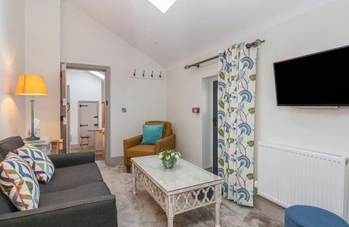 Macclesfield House | Lakeside Cottage