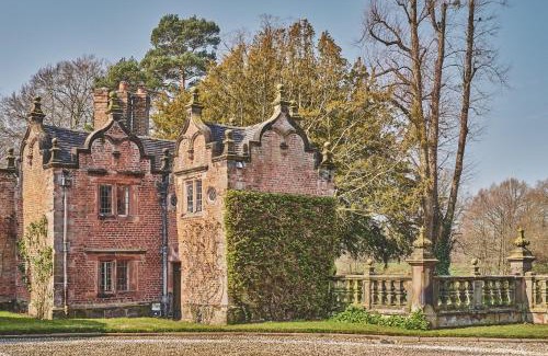 Nantwich House | Lakeside Cottage
