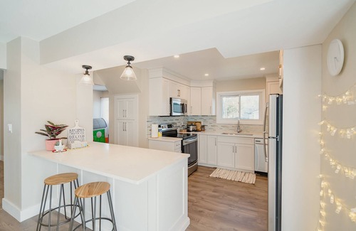 Fort Erie House | Lakeside Cottage @ Historical Fort Erie
