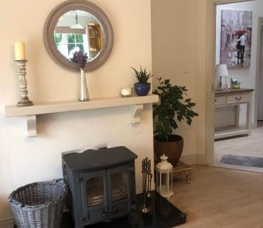 Ogonnelloe House | Lakeside Cottage