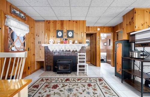 Cold Brook Cabin | LAKESIDE COTTAGE - “NEW” Waterfront Vacation Rental, Full Lake Access, Kayaks