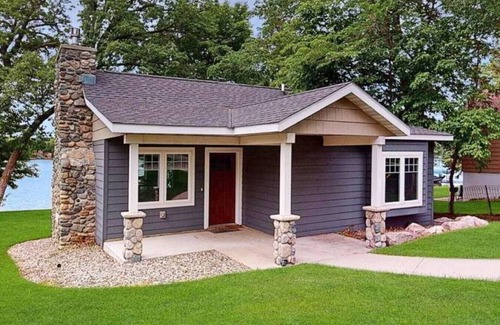 Sauk Centre Cottage | Lakeside Cottage on the Water
