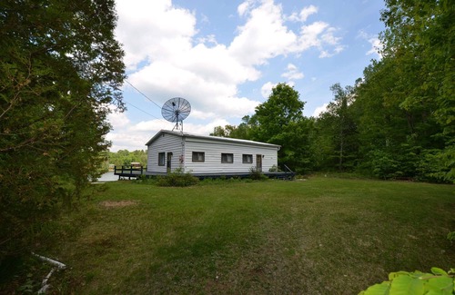 La Peche Cottage | Lakeside cottage rentalnCITQ registration #300046