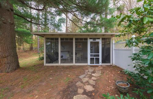Fennville House | Lakeside Cottage - Right across of Westside County Park with lake access