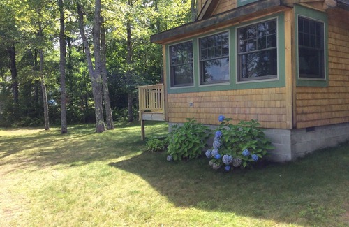 South Oxford Cottage | Lakeside Cottage - Spectacular Mountain Views - Western Maine Mountains