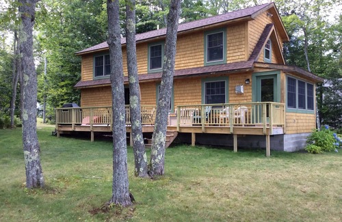 South Oxford Cottage | Lakeside Cottage - Spectacular Mountain Views - Western Maine Mountains