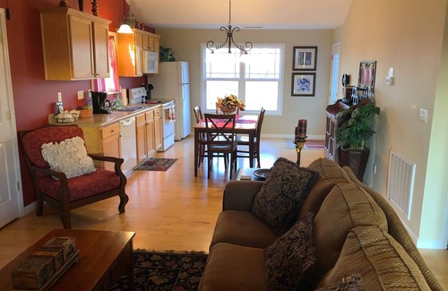Taylorsville Cottage | Lakeside Cottage - upgraded hot tub! - near KY Bourbon Trail