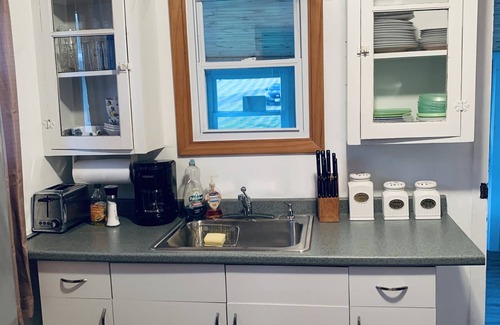 Town of Porter Cottage | Lakeside Cottage w/Private Beach and Sunset Views-Niagara