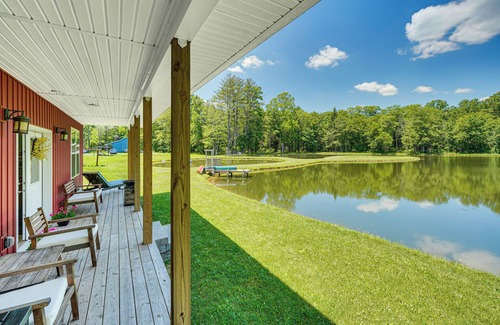 Brodheadsville Cottage | Lakeside Cottage w/Porch in Pocono Mountains