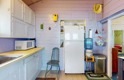 South Hero Cottage | Lakeside cottage, waterfront, boat ramp, dock, kayaks, SUP, bbq, firepit, wifi