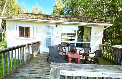 Lakefield Ski Chalet | Lakeside Cottage with Boat BBQ Firepit Swimming Pet Friendly for 6 Family Escape