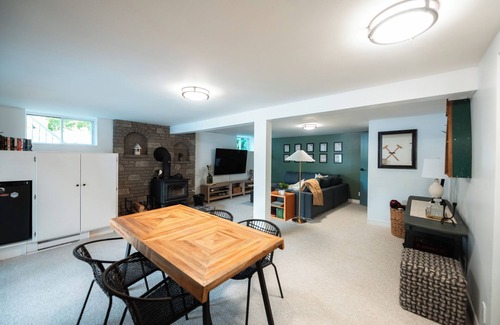 Catchacoma Cottage | Lakeside Couple's Retreat w/Hot Tub in the Kawarthas