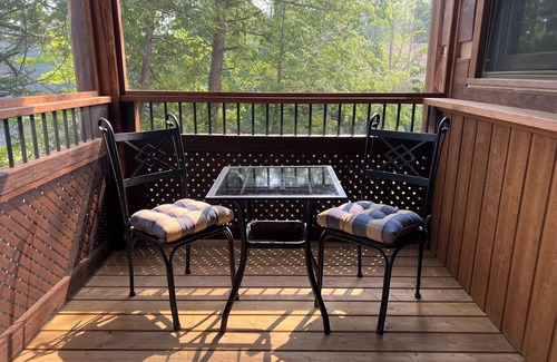 Crowes Landing Cottage | Lakeside, cozy cottage suite, perfect for couple!