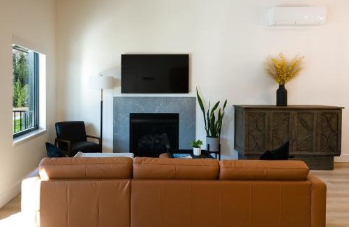 Lakeside House | Lakeside Crest Estate Cottages