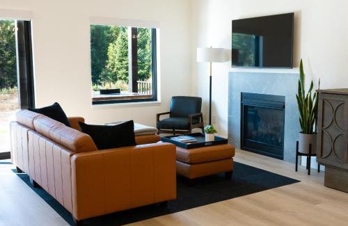 Lakeside House | Lakeside Crest Estate Cottages