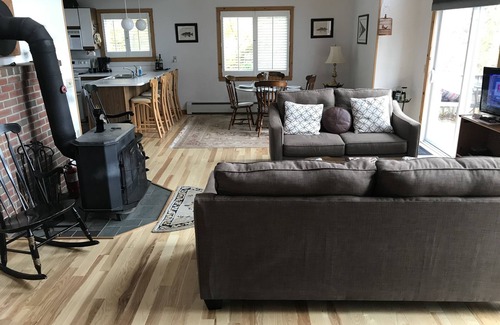 Malletts Bay House | Lakeside Deck House With Magnificent Views Of Lake Champlain.