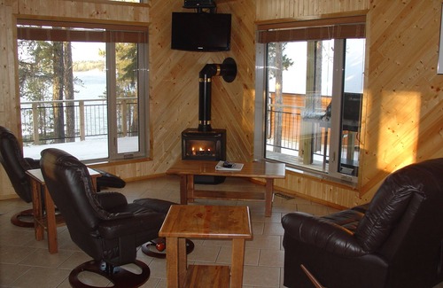 Sioux Narrows Nestor Falls Cottage | Lakeside deluxe 2 bedroom cottage