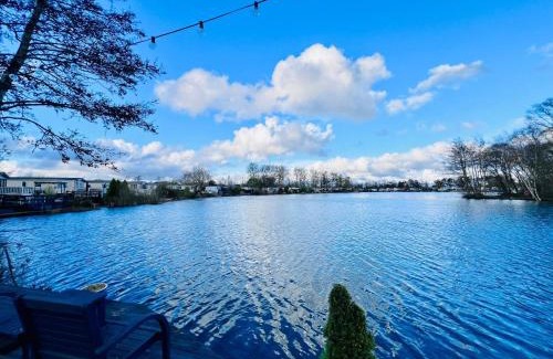 Tattershall Resort | Lakeside Dorchester Lodge - Hot Tub with Fishing Peg