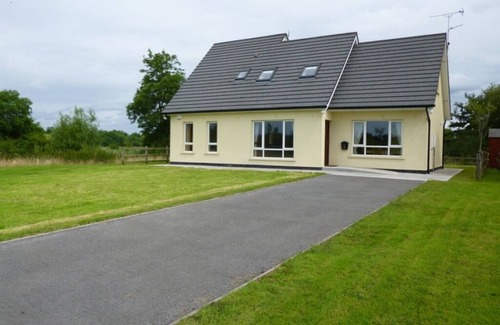 Belturbet House | Lakeside dormer bungalow
