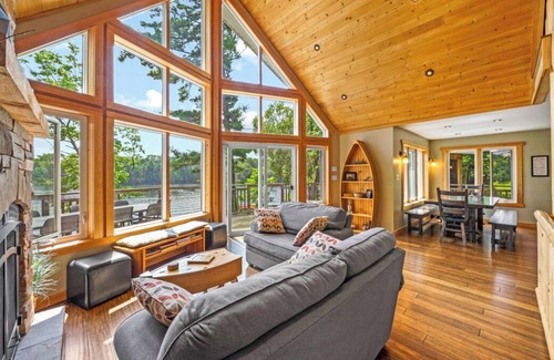McKellar Cabin | Lakeside Dream Cottage
